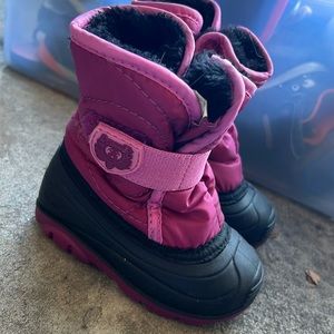 Girls pink snow boots